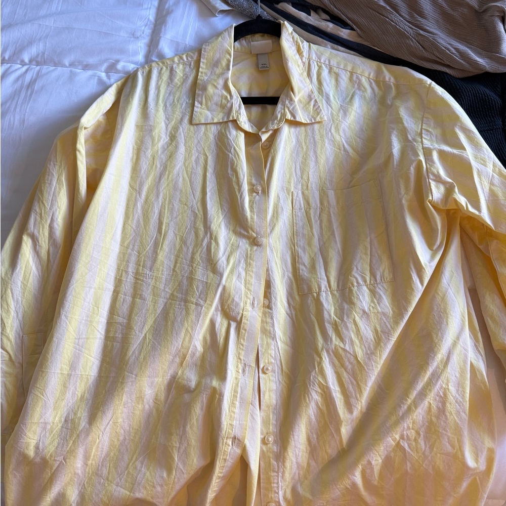Universal Thread Yellow Striped Women's Button Down Shirt